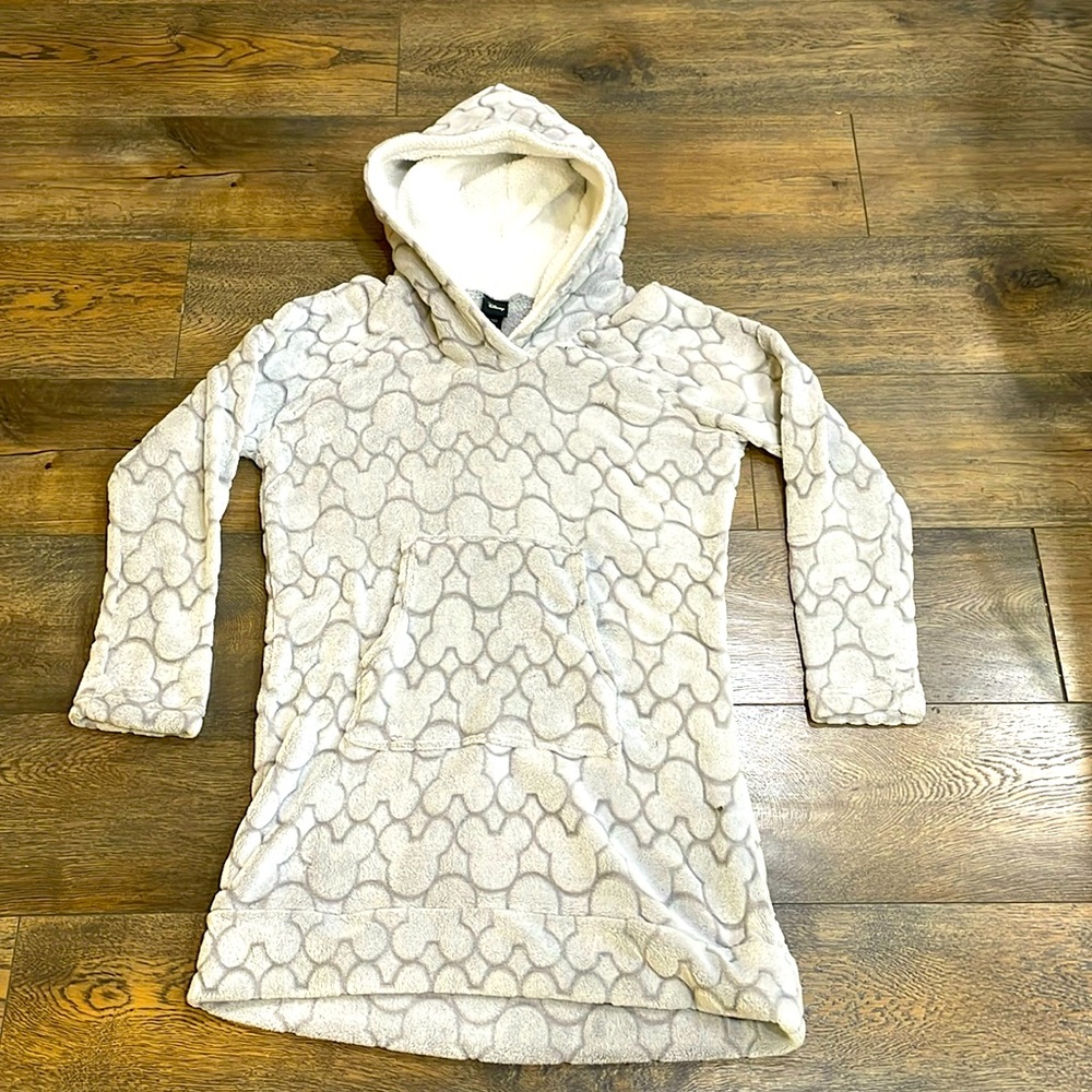 ￼ Disney heavyweight women’s nightgown size medium hooded